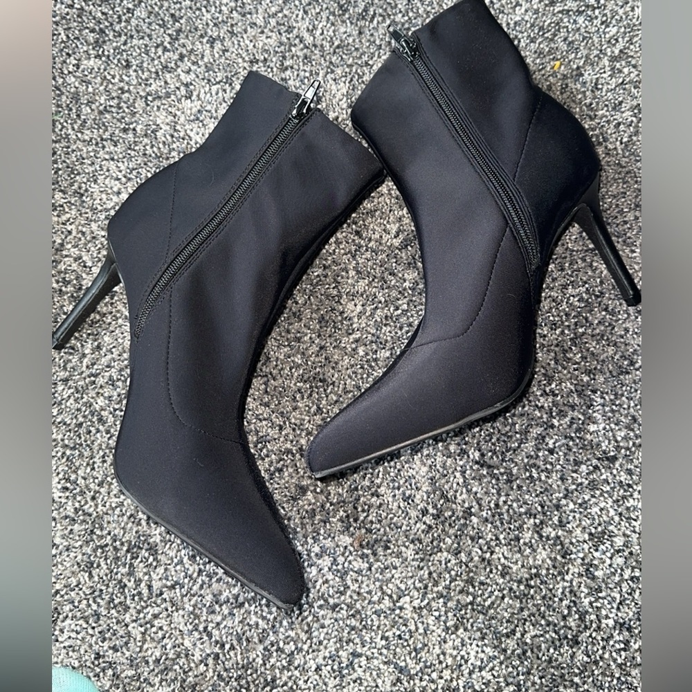 Black heels - Picture 3 of 4